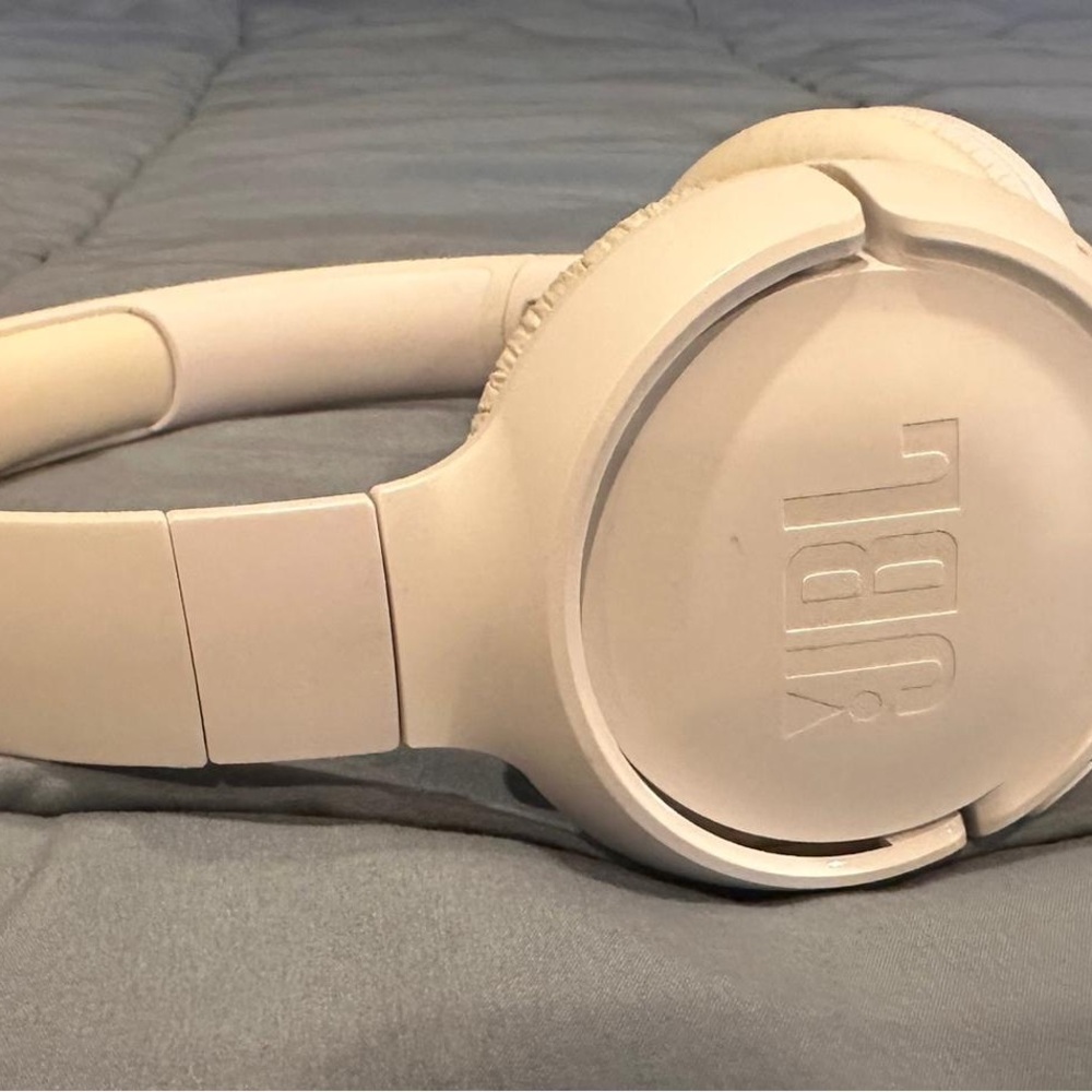 JBL Tune 510BT: Wireless On-Ear Headphones with Purebass Sound - White, Medium